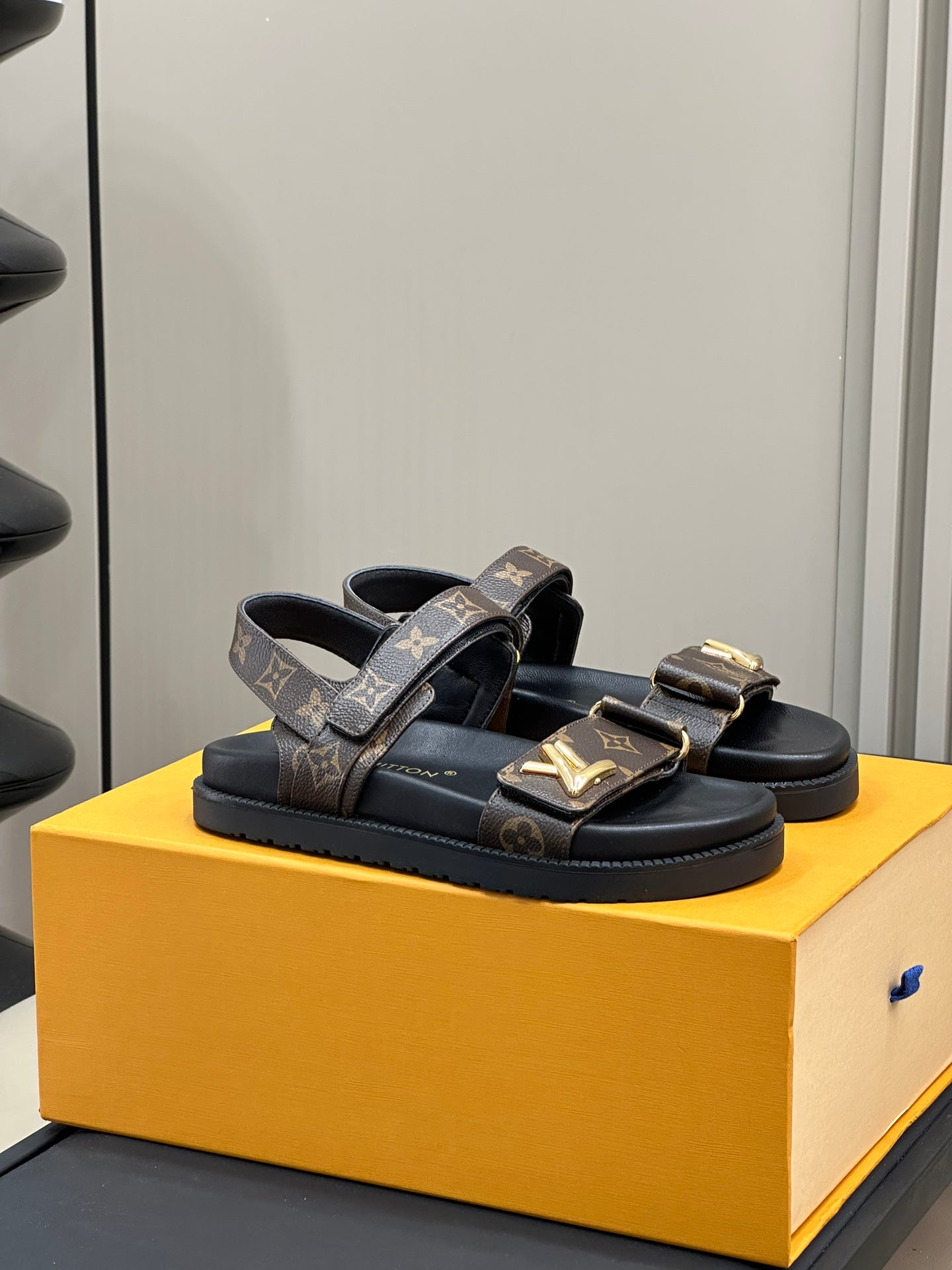 LOUIS VUITTON Sandal Vintange