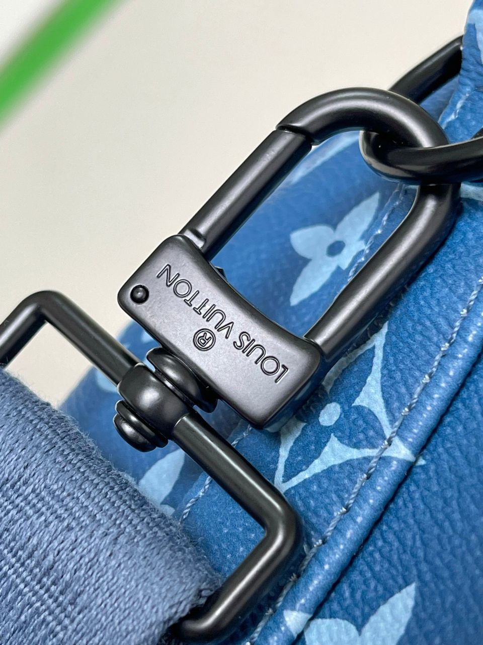 Louis Vuitton Keepall Bandoulière 25 Bag