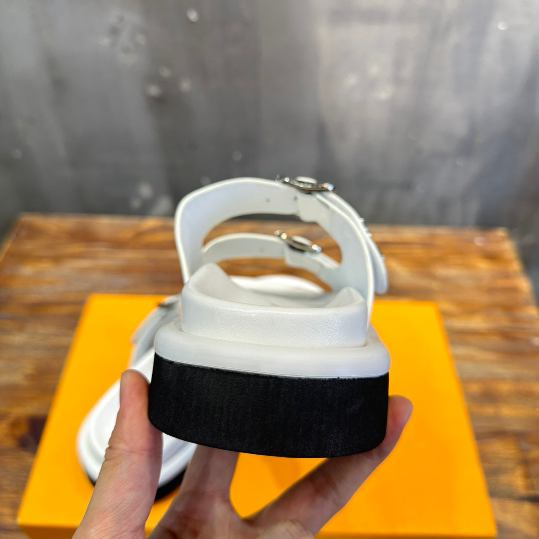 LOUIS VUITTON CHINELO Vintage White