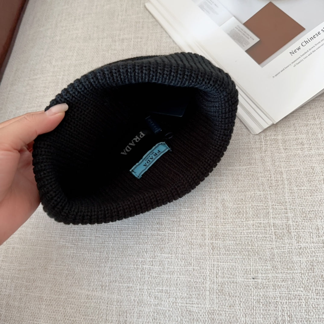 Gorro em lã Prada