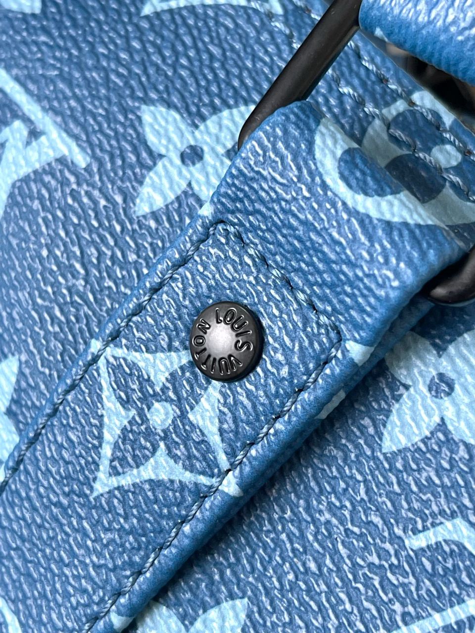 Louis Vuitton Keepall Bandoulière 25 Bag