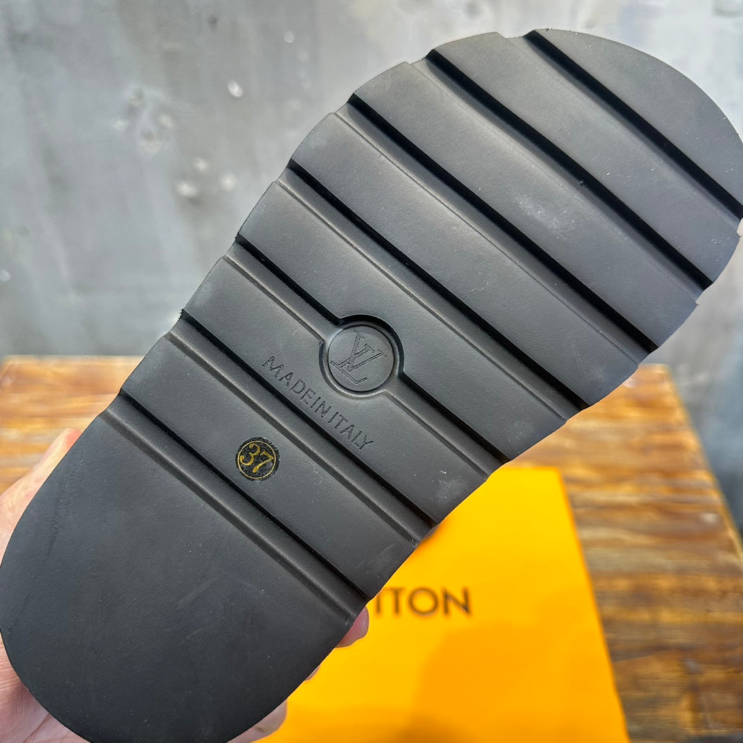 LOUIS VUITTON CHINELO Vintage Black