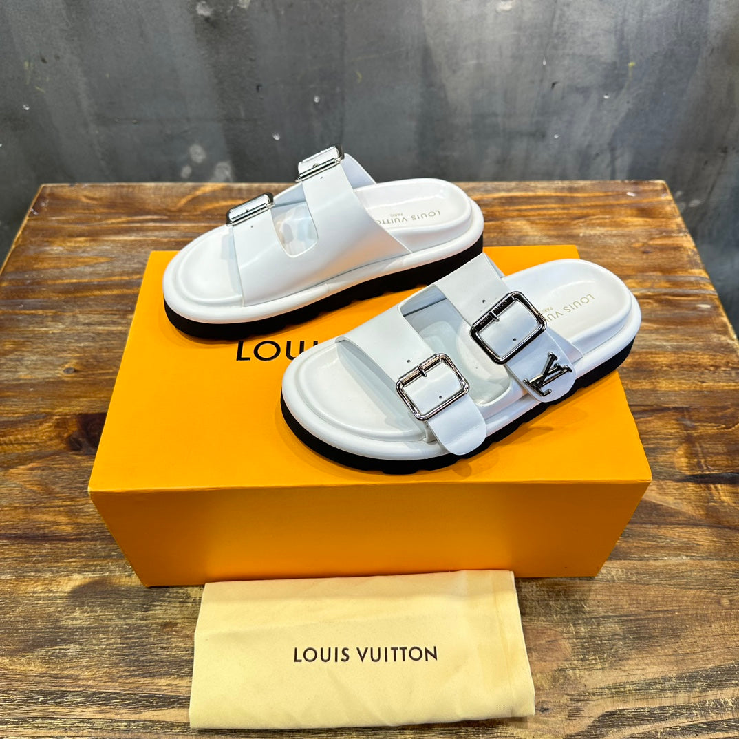 LOUIS VUITTON CHINELO Vintage White