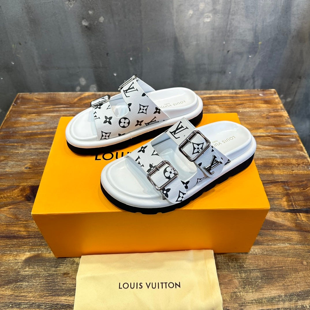 LOUIS VUITTON CHINELO Vintage White