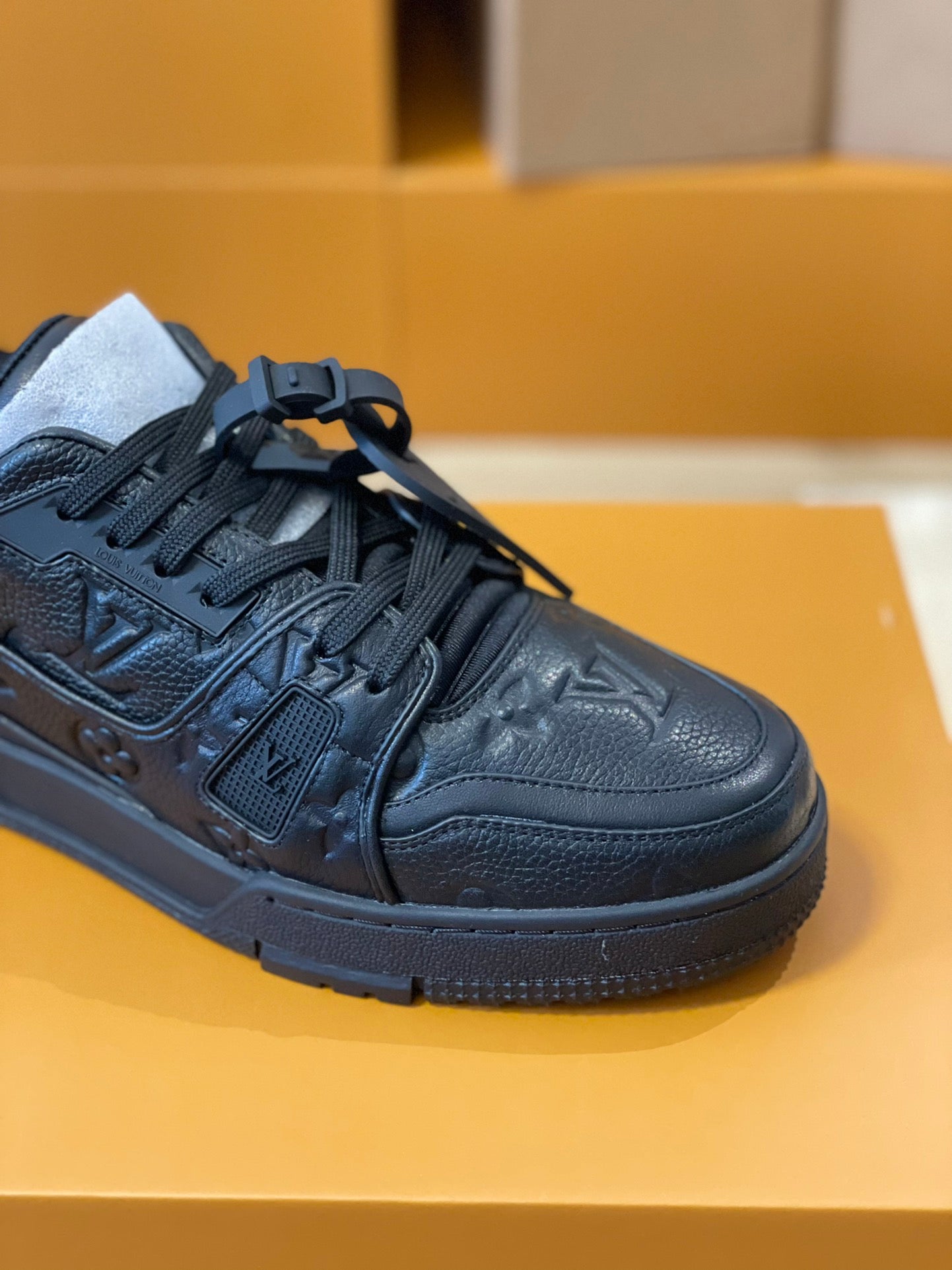 Lv Trainer