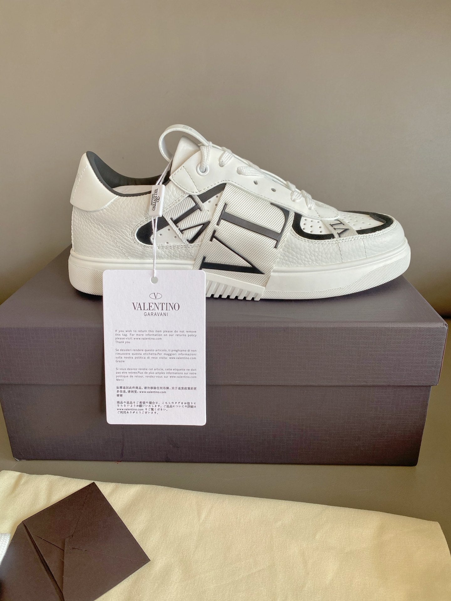 Valentino Low-Top Calfskin VL7N With Bands