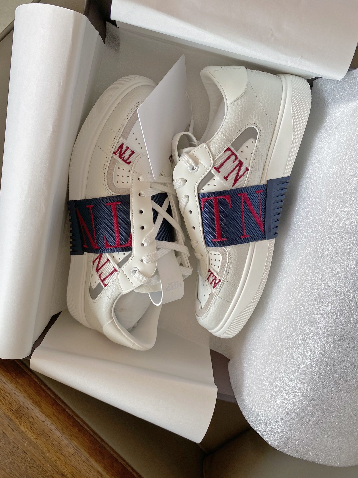 Valentino Low-Top Calfskin VL7N With Bands