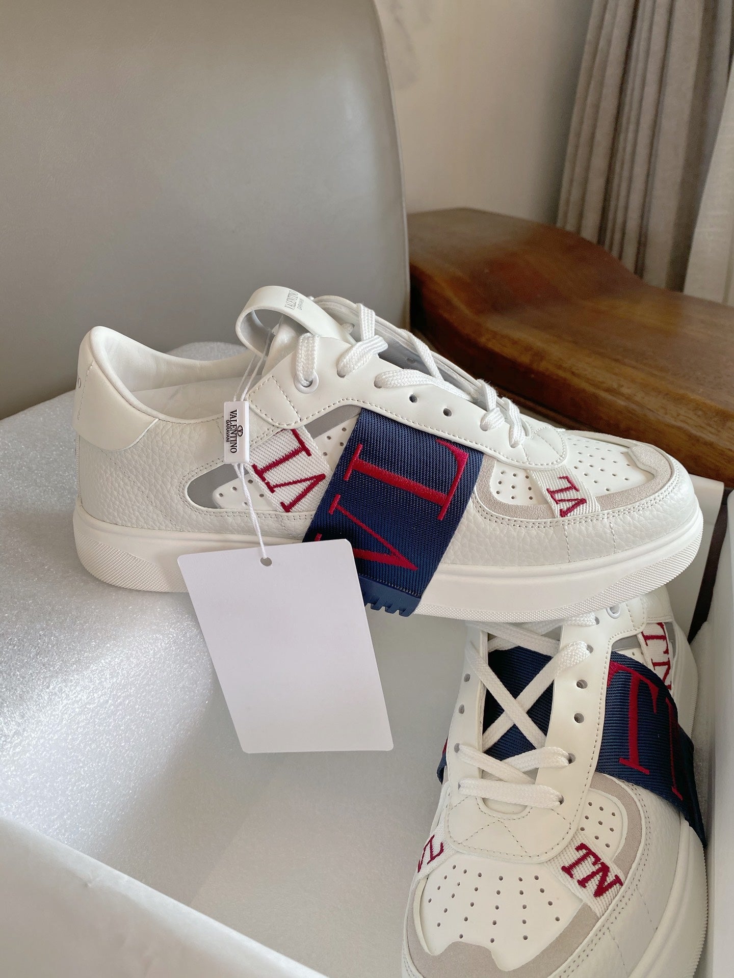 Valentino Low-Top Calfskin VL7N With Bands