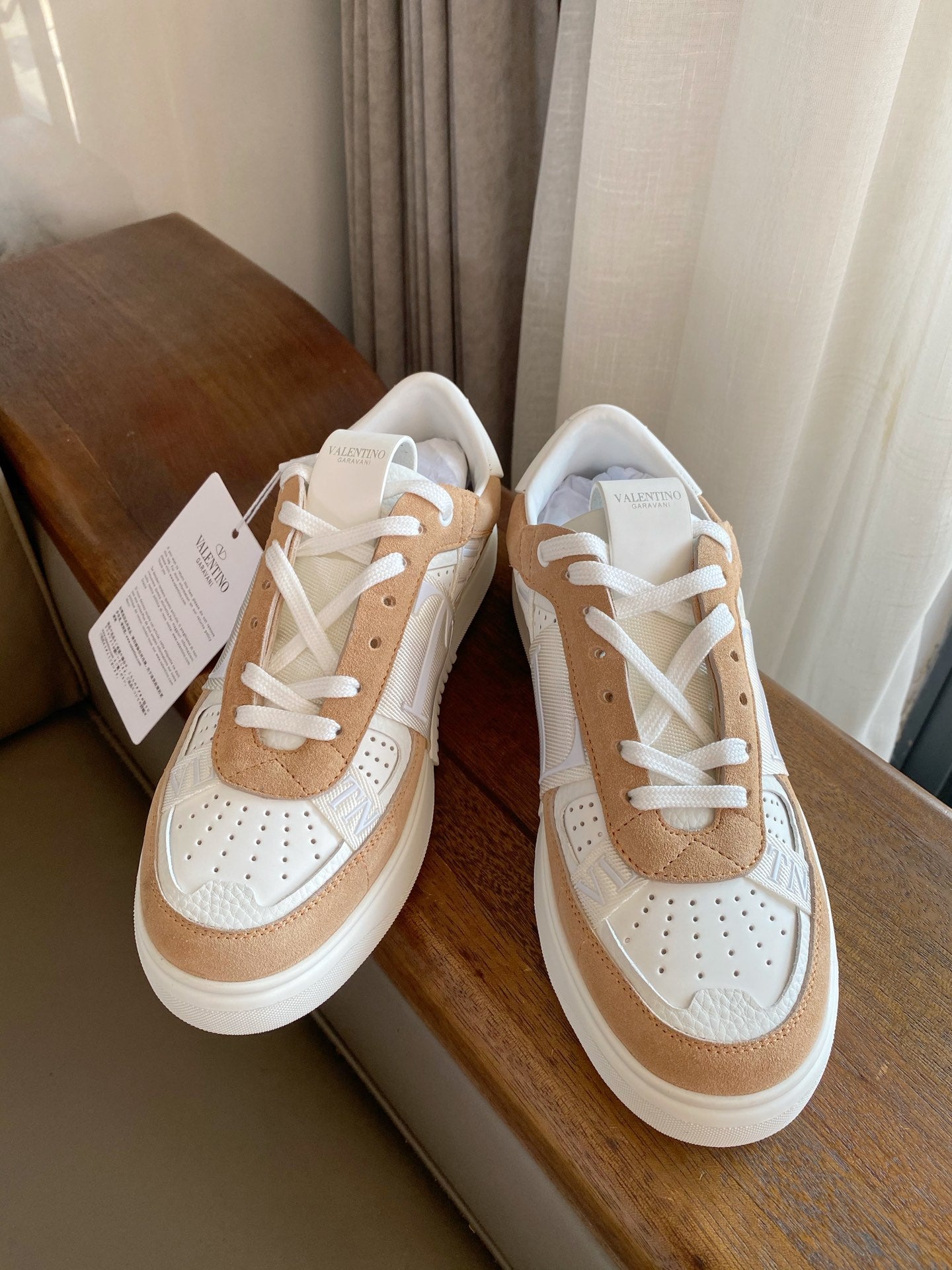 Valentino Low-Top Calfskin VL7N With Bands