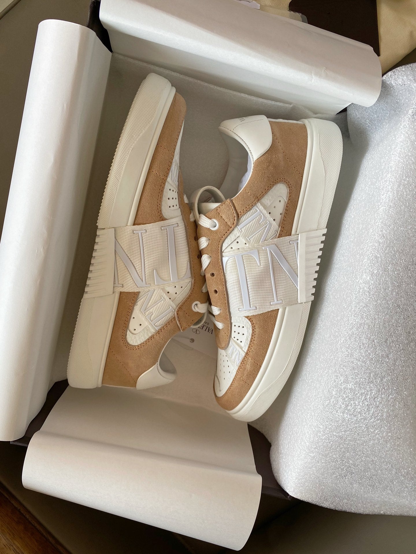 Valentino Low-Top Calfskin VL7N With Bands