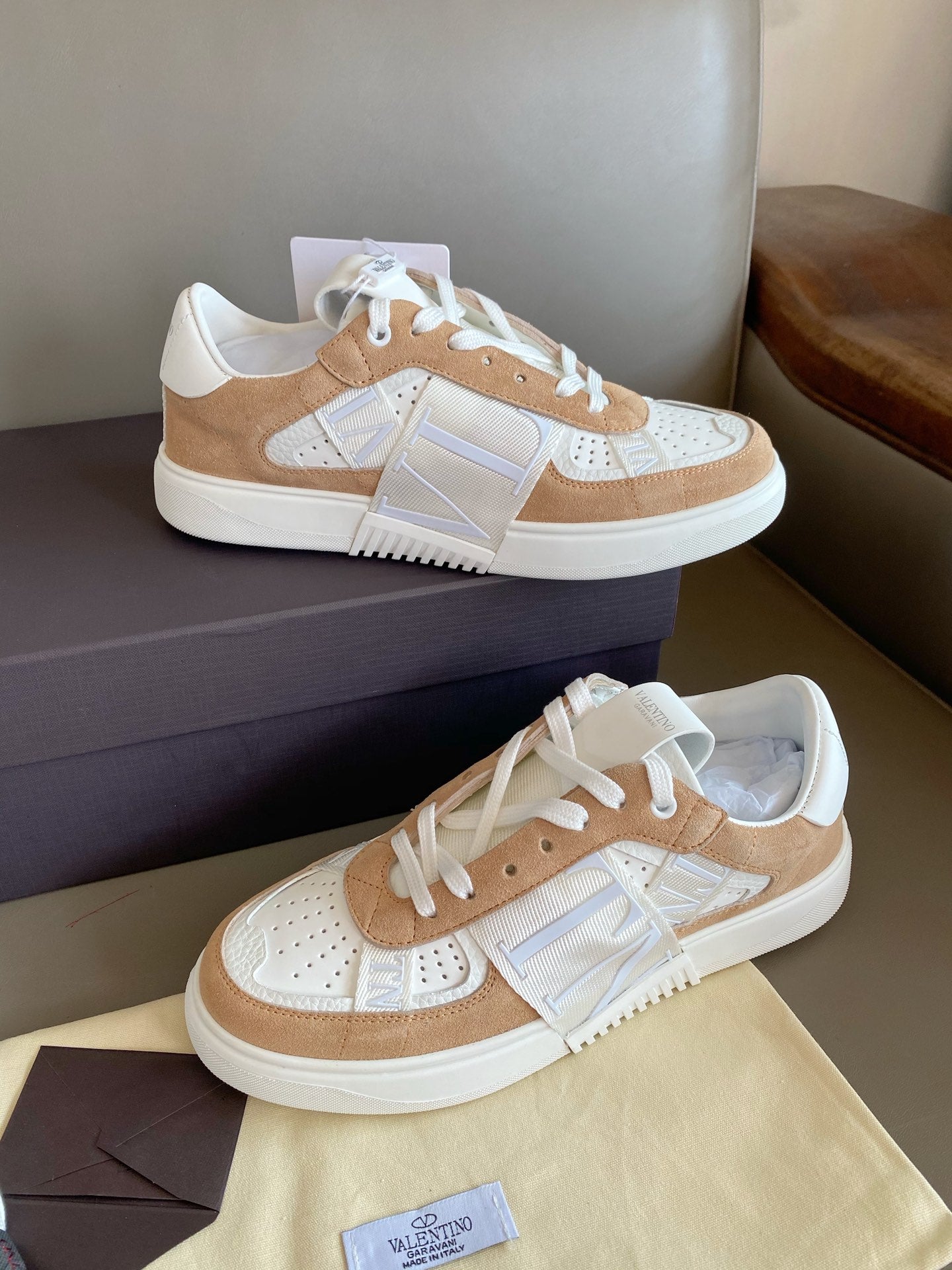 Valentino Low-Top Calfskin VL7N With Bands