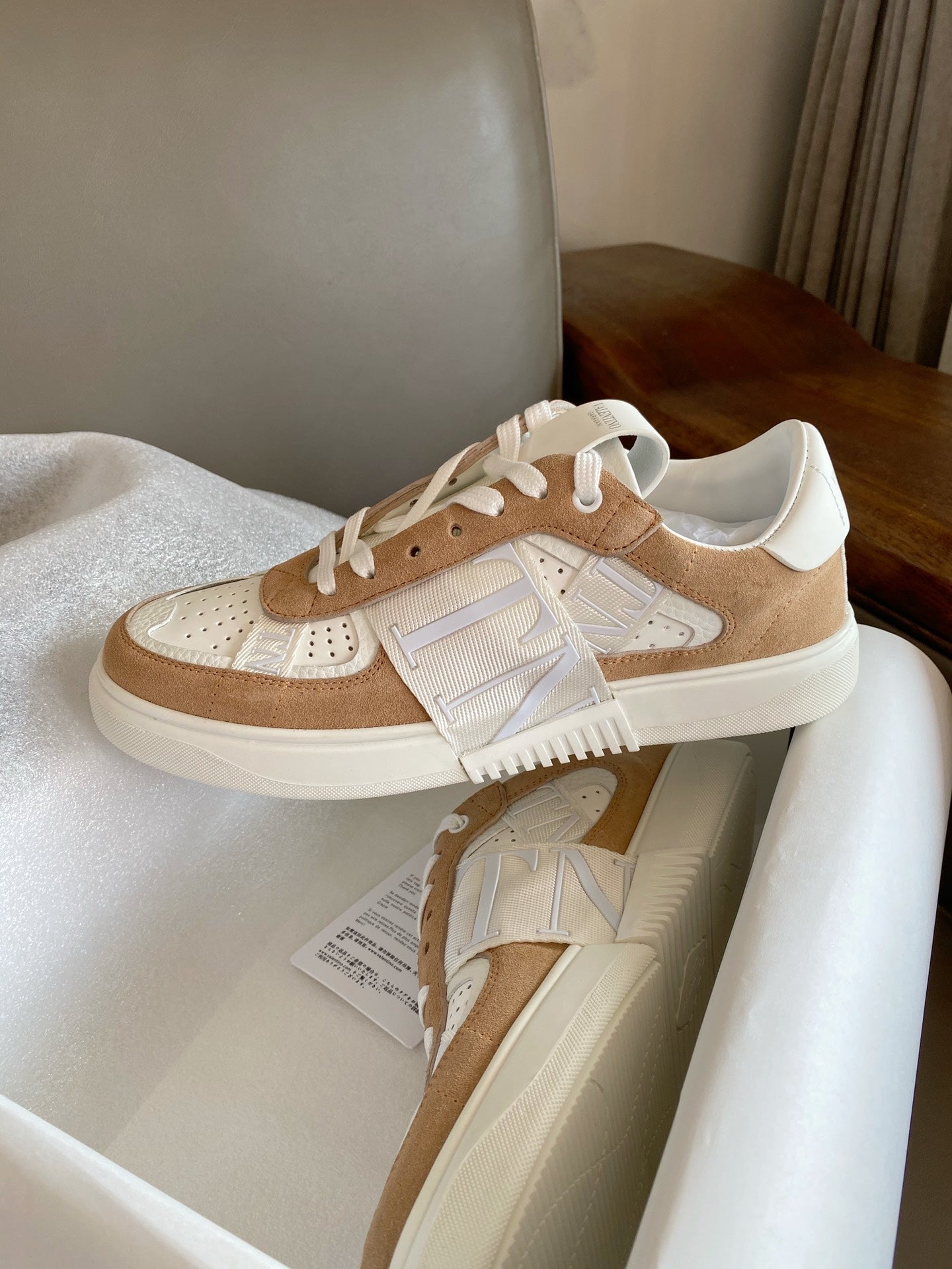 Valentino Low-Top Calfskin VL7N With Bands