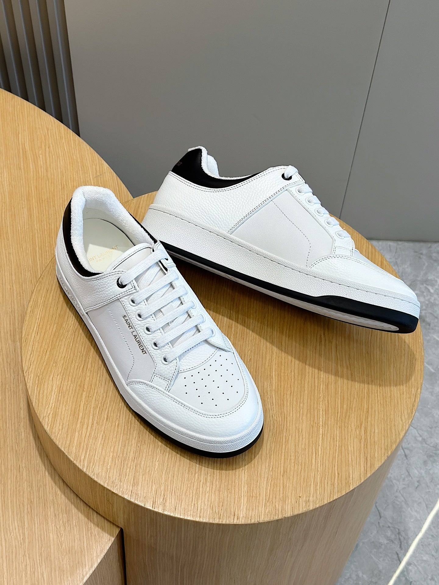Tênis YSL