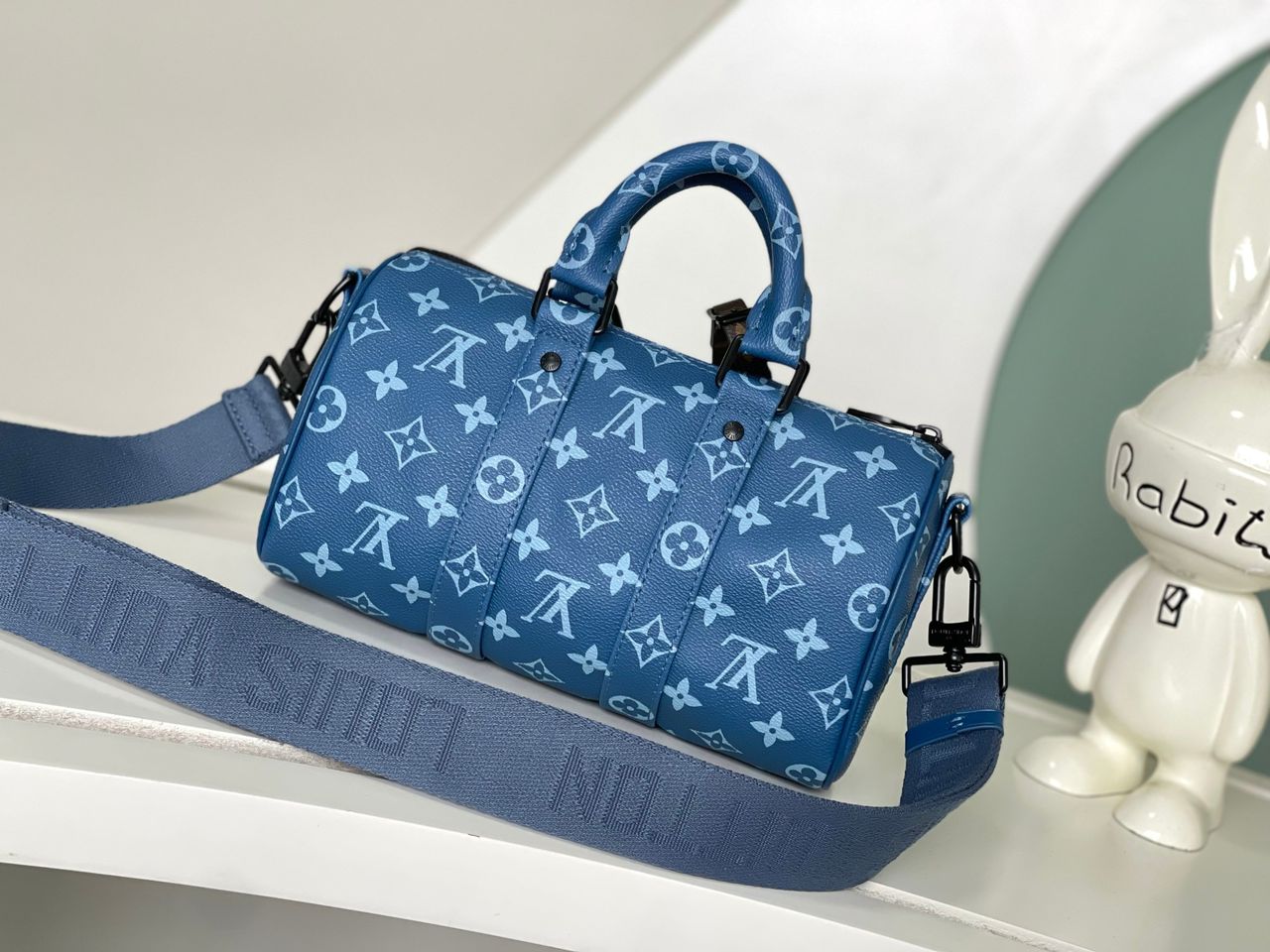 Louis Vuitton Keepall Bandoulière 25 Bag