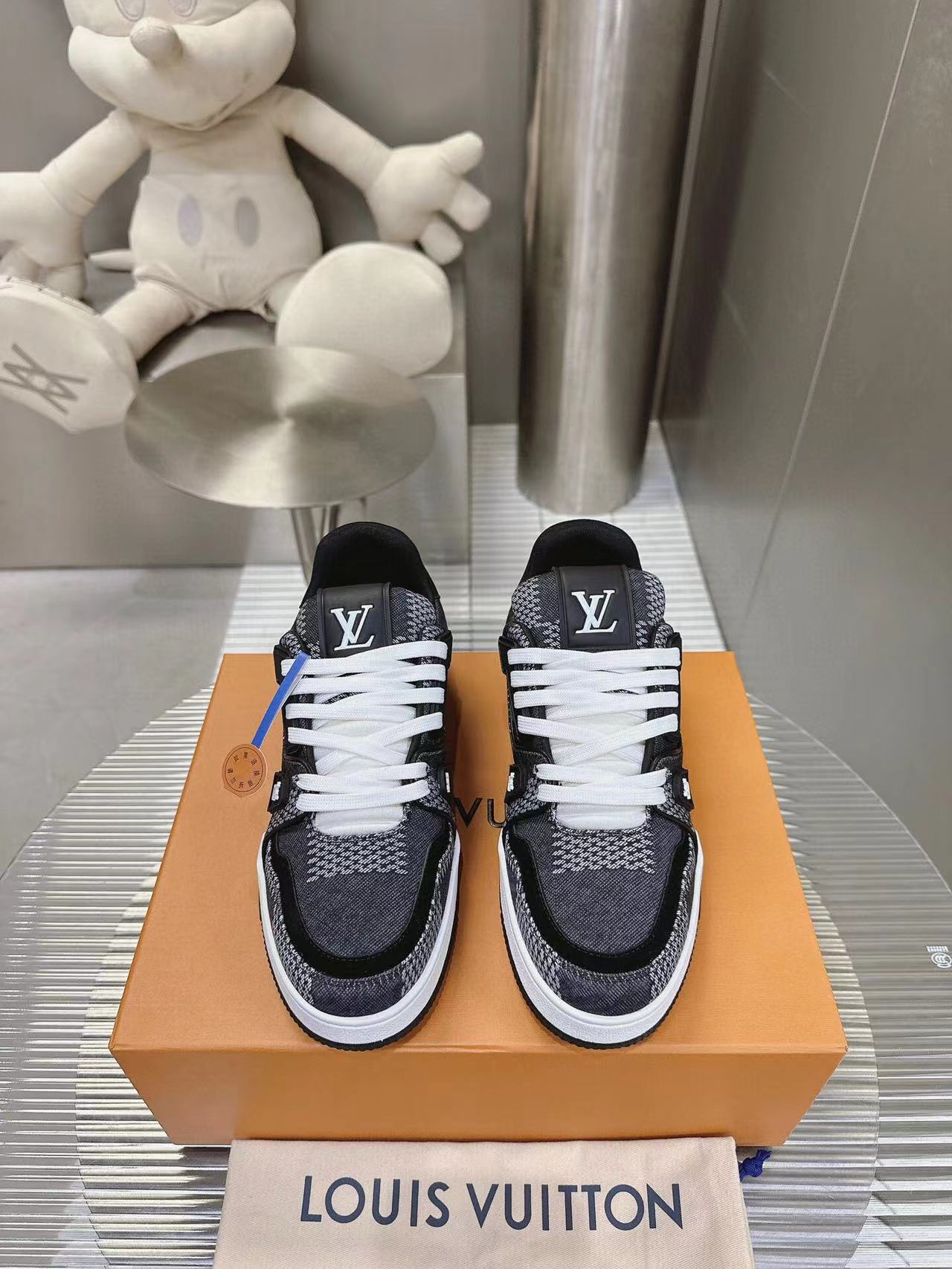 Louis Vuitton Trainer Black