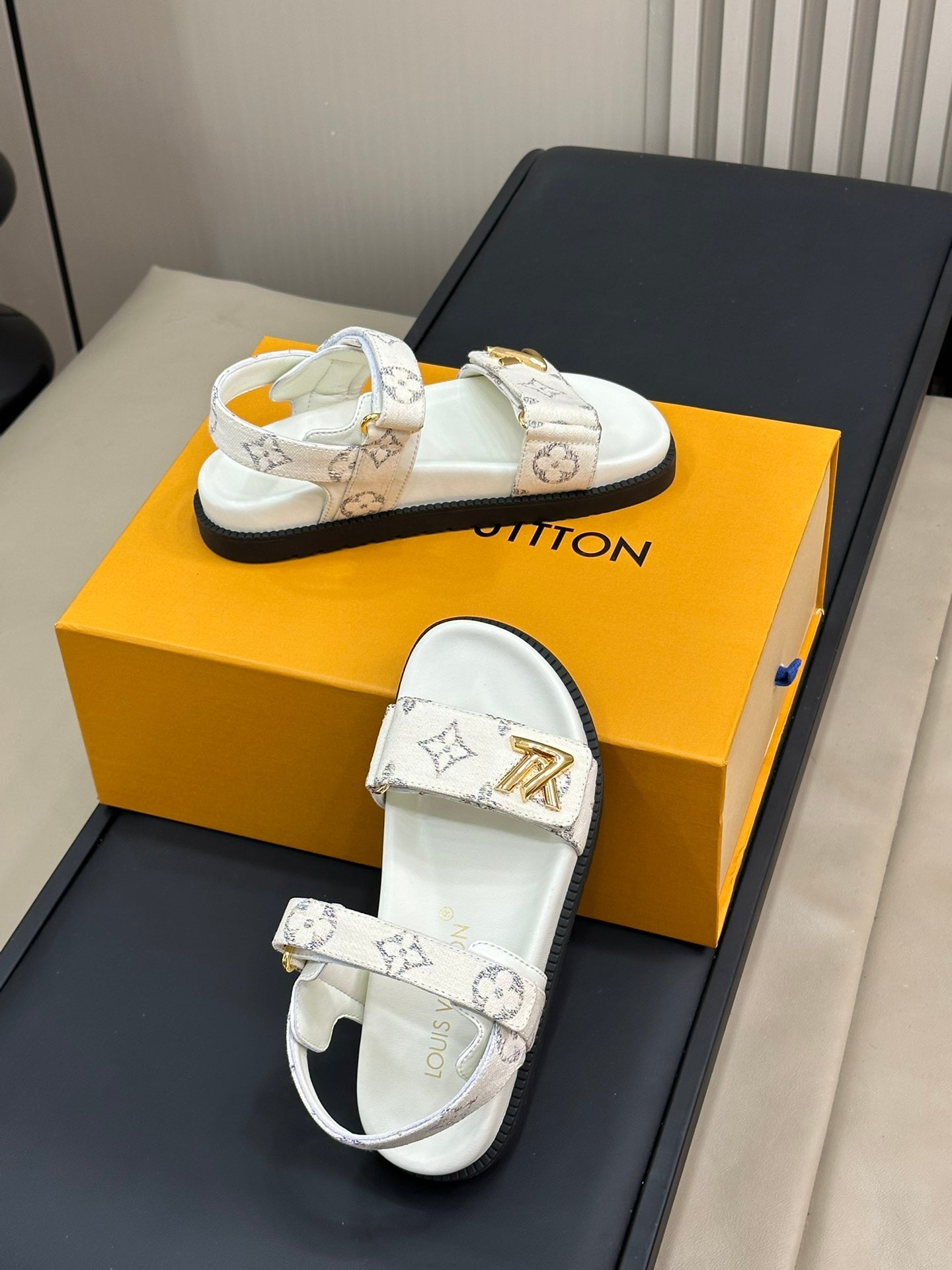 LOUIS VUITTON Sandal Vintange