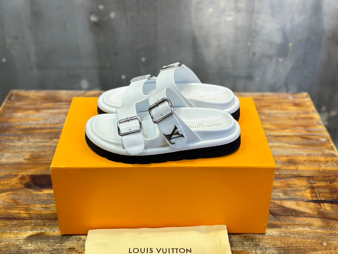 LOUIS VUITTON CHINELO Vintage White