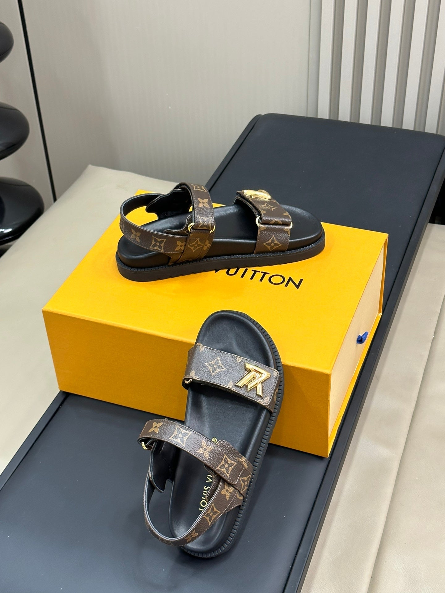 LOUIS VUITTON Sandal Vintange