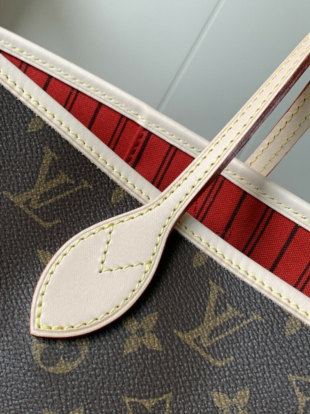 Louis Vuitton Neverfull Monogram MM Cerise Lining LV