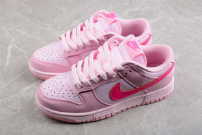 Nike Dunk Low Triple Pink
