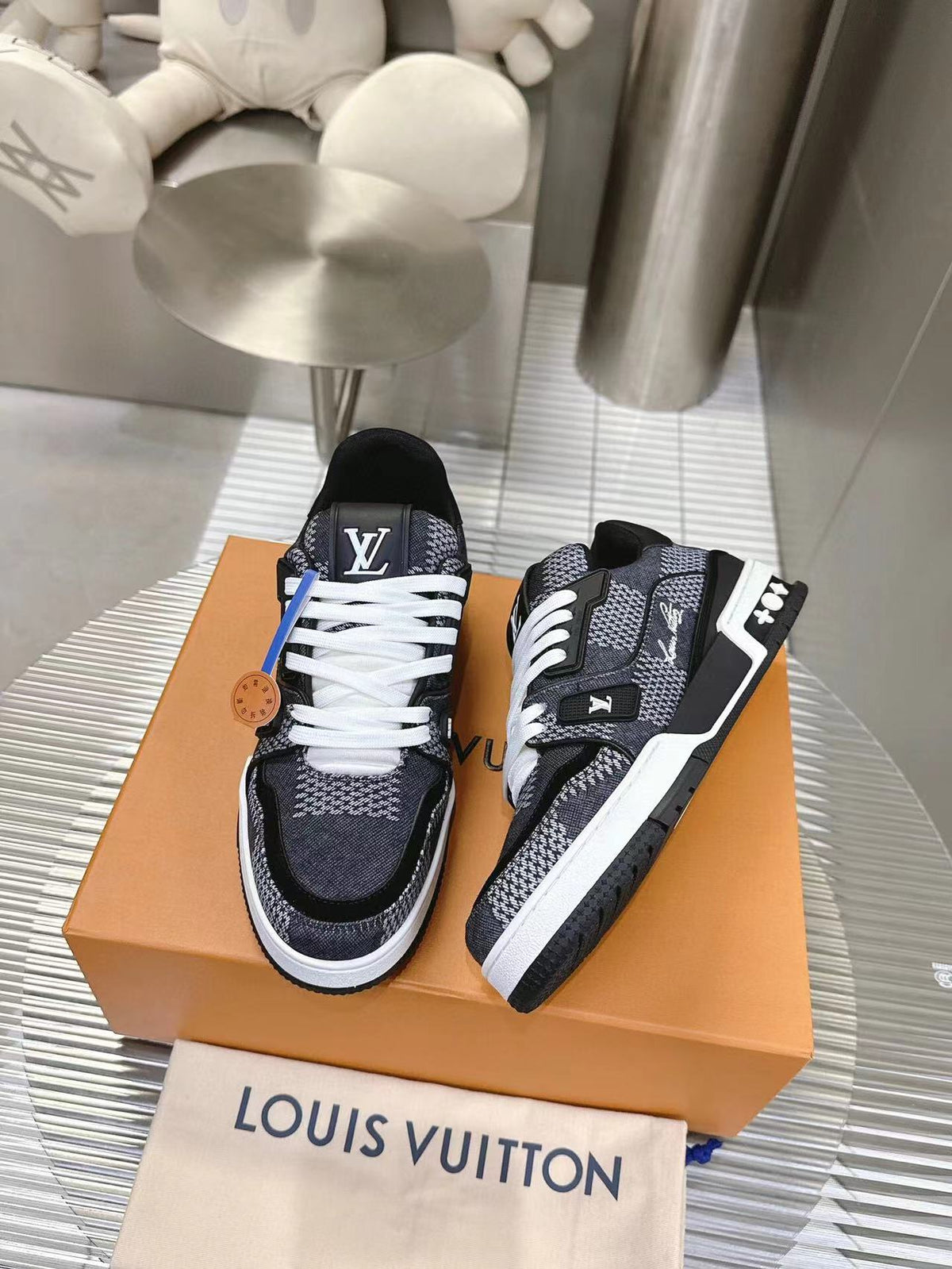 Louis Vuitton Trainer Black