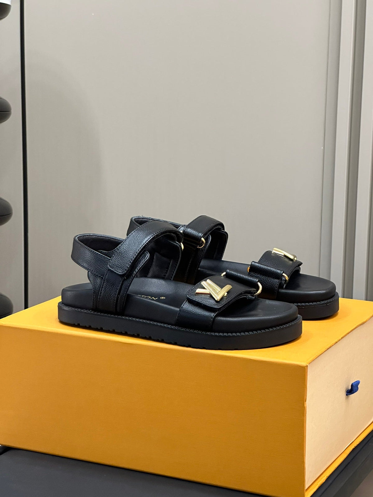 LOUIS VUITTON Sandal Vintange
