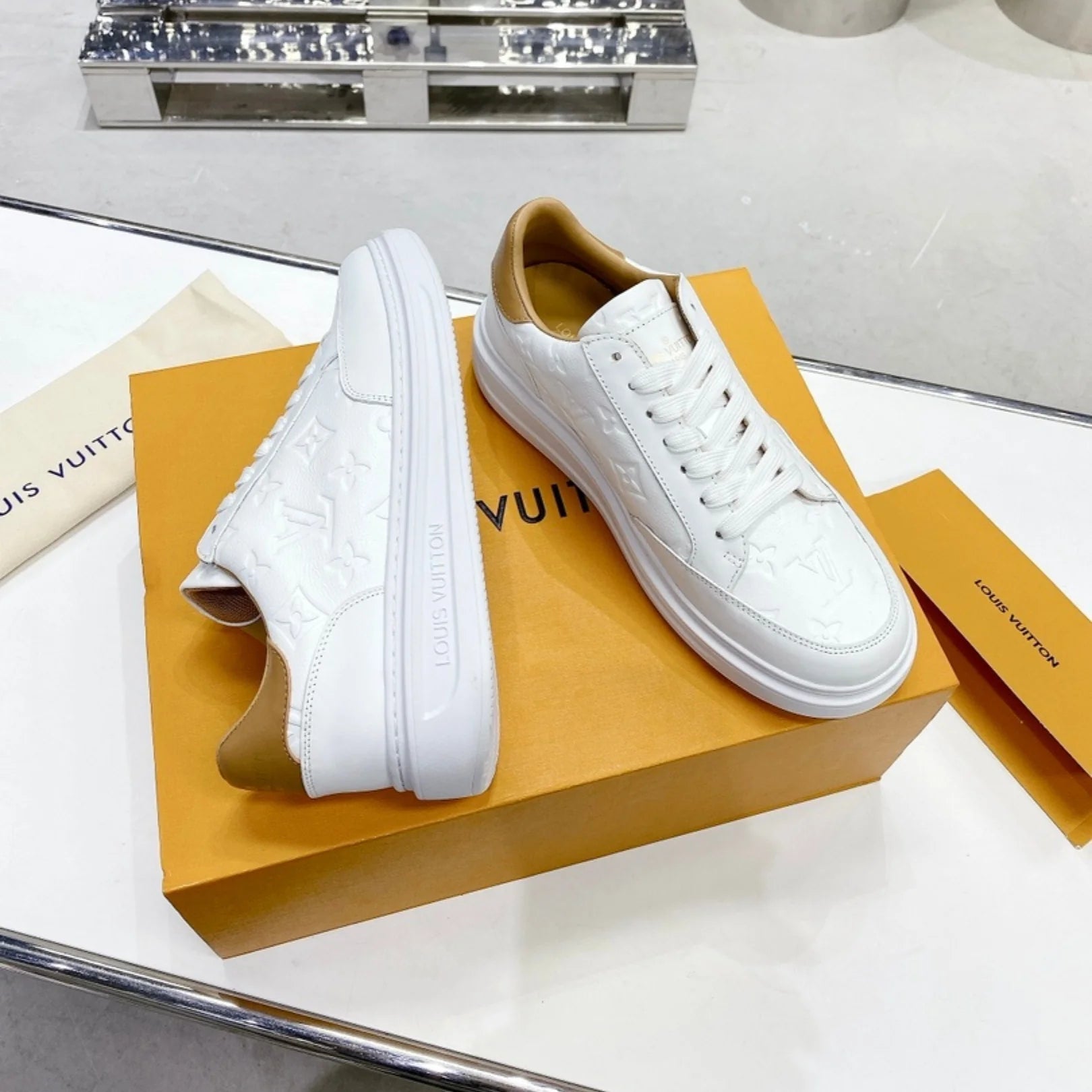 Louis Vuitton LV BEVERLY HILLS Branco