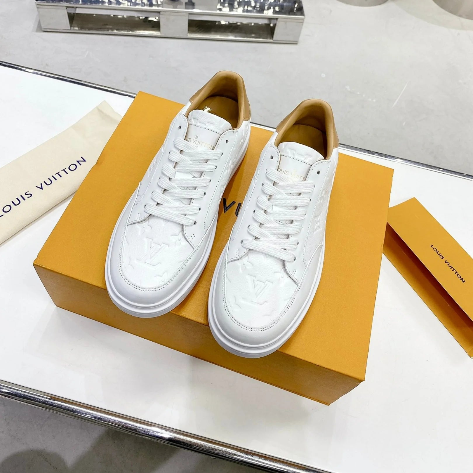 Louis Vuitton LV BEVERLY HILLS Branco