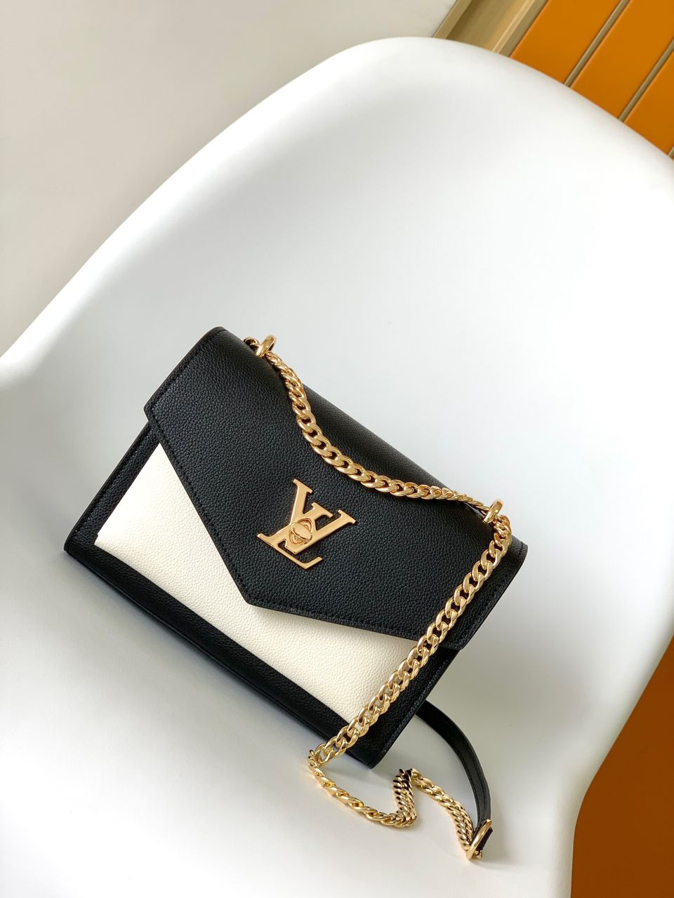 Bolsa Soft Calfskin Mylockme Chain Bag BB Black Creme