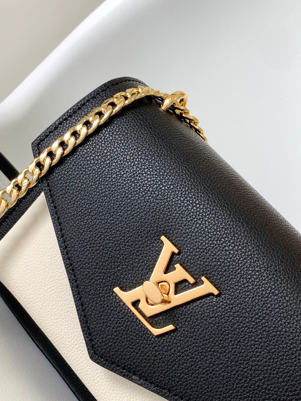 Bolsa Soft Calfskin Mylockme Chain Bag BB Black Creme
