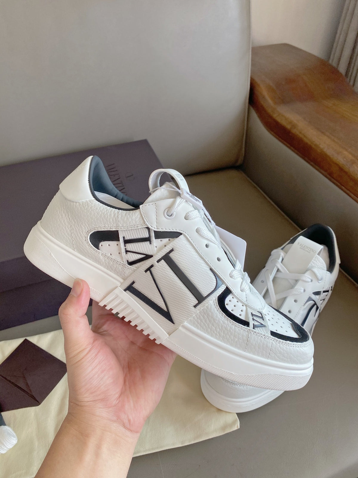 Valentino Low-Top Calfskin VL7N With Bands