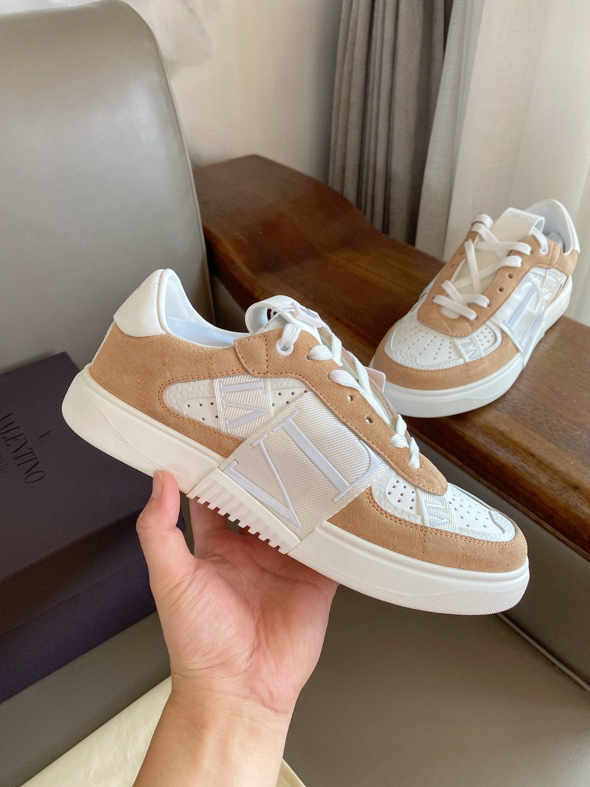 Valentino Low-Top Calfskin VL7N With Bands