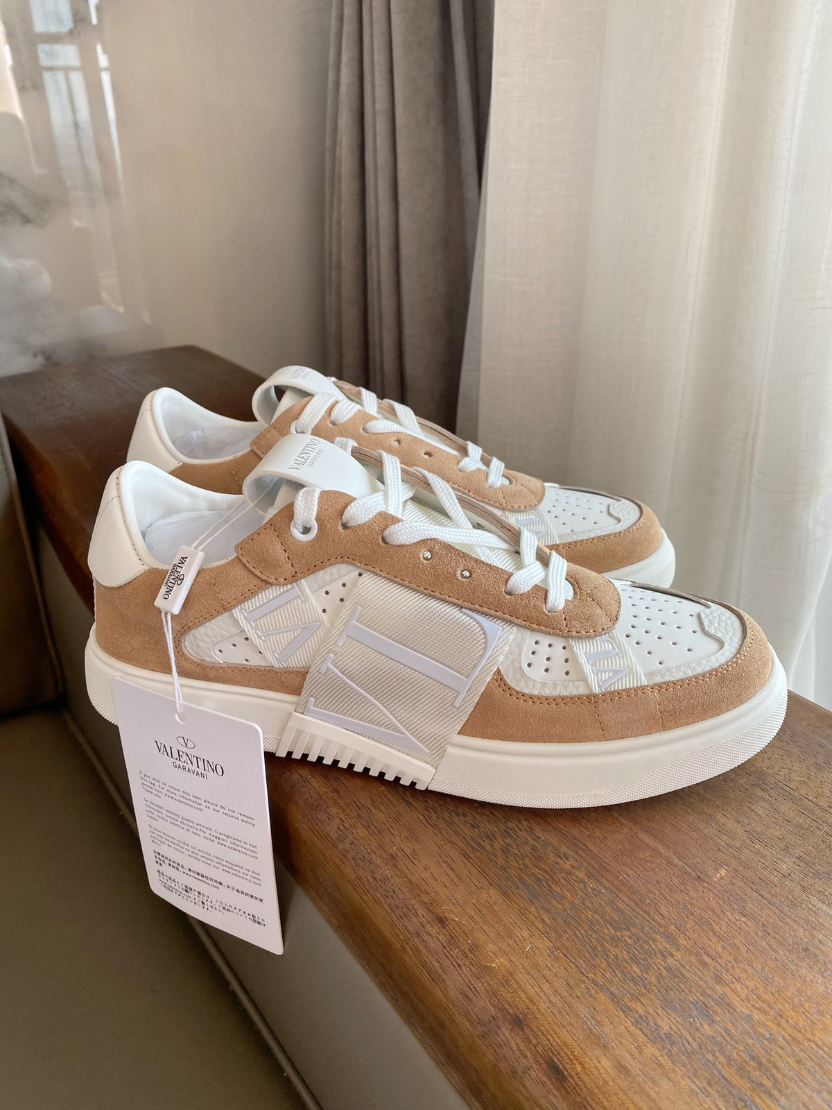 Valentino Low-Top Calfskin VL7N With Bands