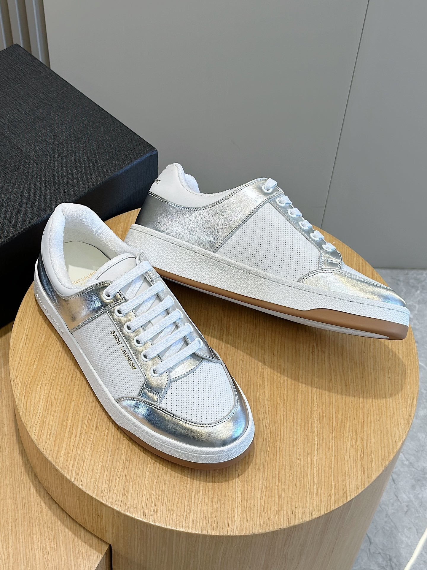 Tênis YSL