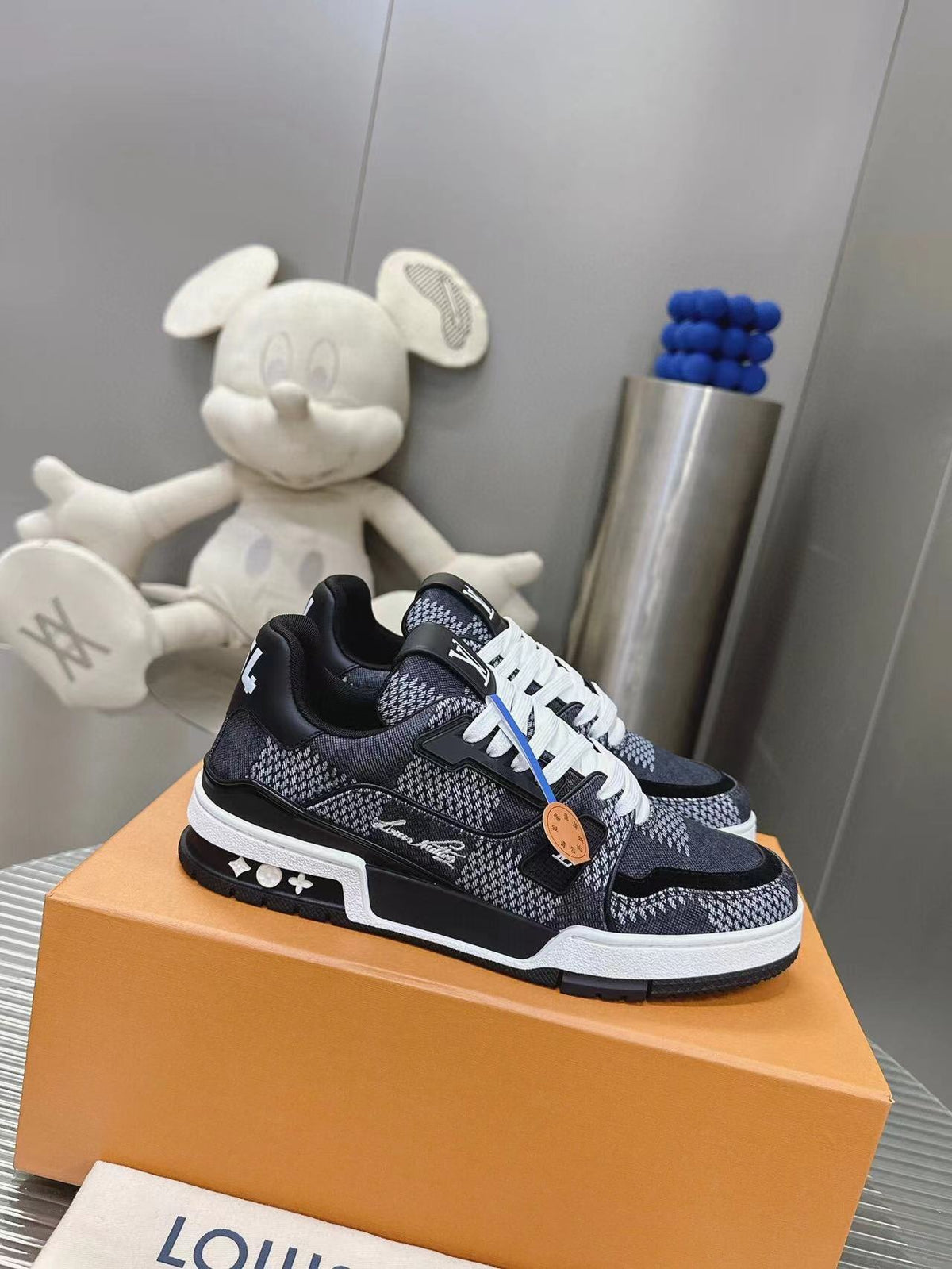 Louis Vuitton Trainer Black