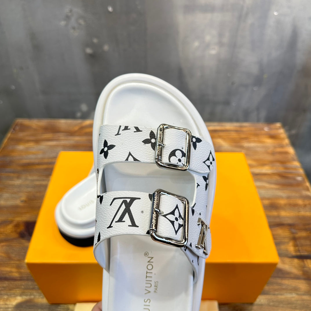 LOUIS VUITTON CHINELO Vintage White