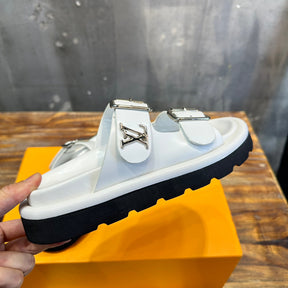 LOUIS VUITTON CHINELO Vintage White