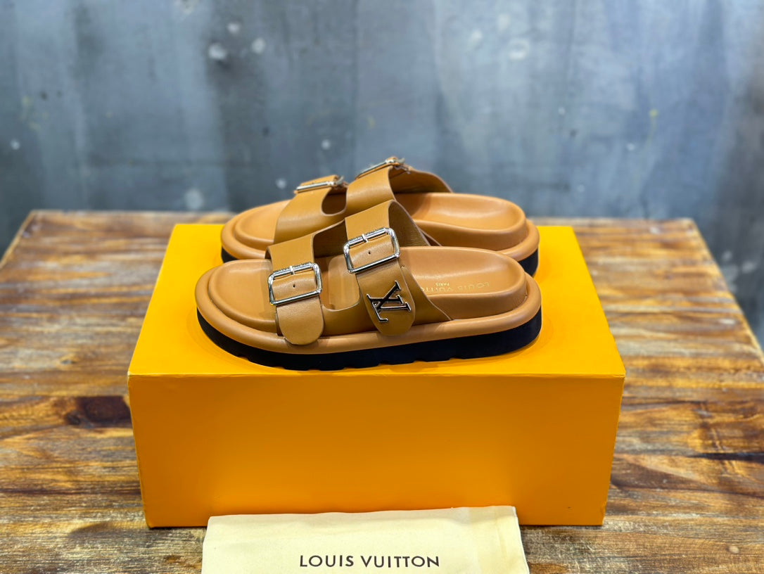 LOUIS VUITTON CHINELO Vintage Camel