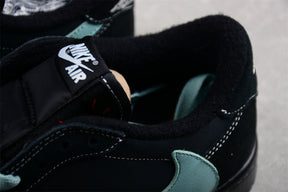 TIFFANY &amp; CO.x Travis Scott x AJ 1 Low DM7866-401